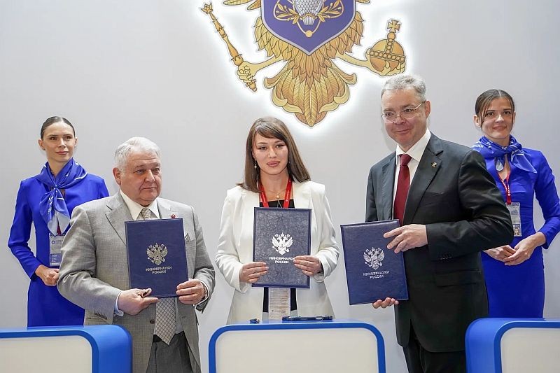 На ПМЭФ подписано соглашение о создании на Ставрополье Курчатовских классов На ПМЭФ подписано соглашение о создании на Ставрополье Курчатовских классов