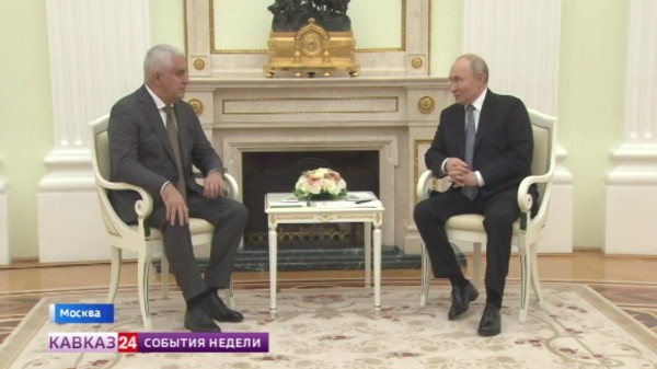 Владимир Путин встретился в Кремле с врио президента Южной Осетии Маратом Камболовым